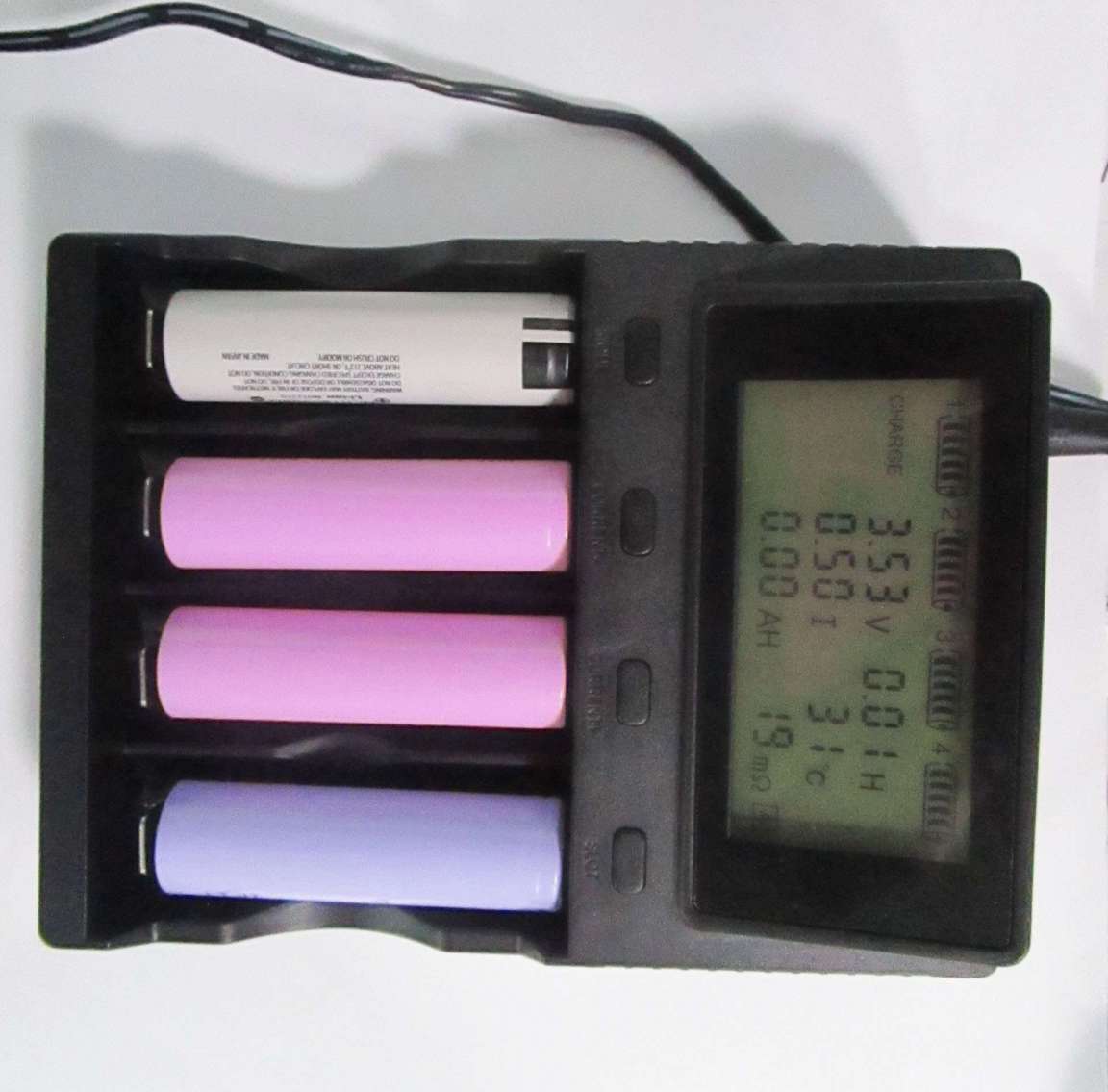 USB output  Multifunctional charger DC12V/4A LCD 18650 battery charger for 4 pcs Lithium ion 18650 battery cell charger